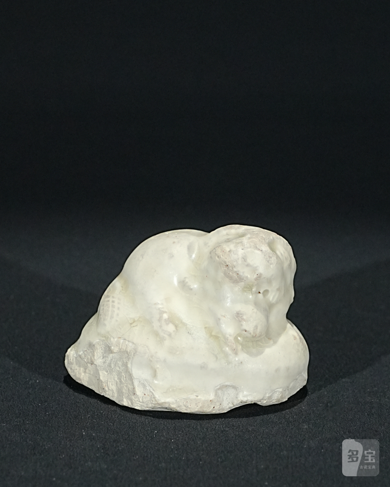 明 白瓷瓷塑瑞兽